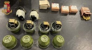 Sorpreso con un arsenale di armi in auto, arrestato item-thumbnail