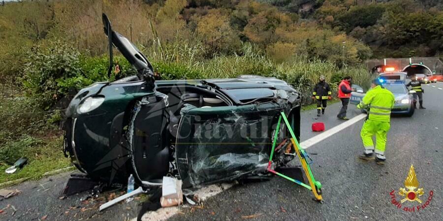 Perde il controllo dell’auto, due feriti