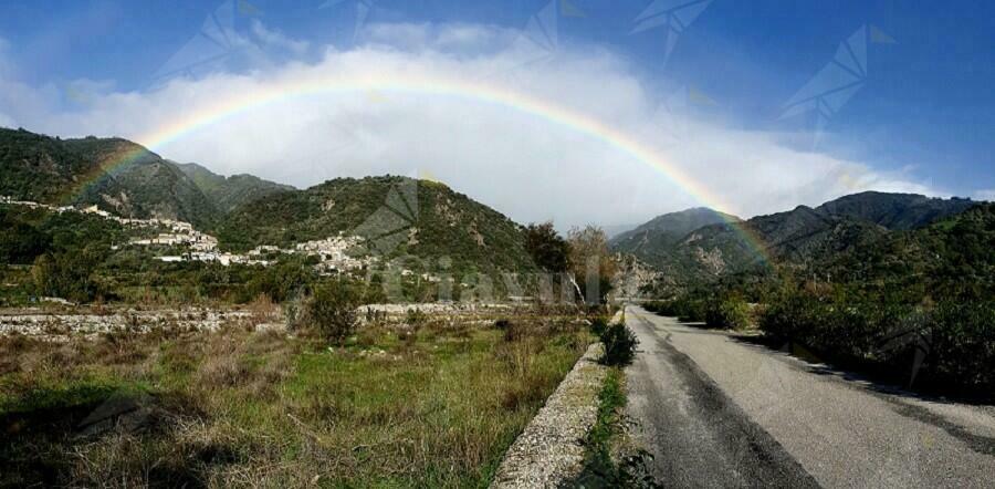 Foto del giorno: San Nicola di Caulonia, l’arcobaleno dopo la tempesta