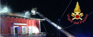 Calabria, scoppia incendio in casa la vigilia di Natale: i vigili del fuoco al lavoro item-thumbnail