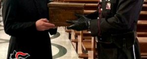 Si finge un fedele e ruba tra le offerte della chiesa: in manette un sidernese item-thumbnail