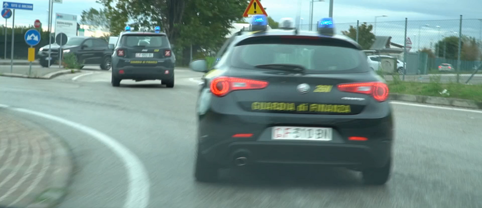 Truffa, abusivismo finanziario e riciclaggio. Eseguite sei misure cautelari personali Truffa, abusivismo finanziario e riciclaggio. Eseguite sei misure cautelari personali