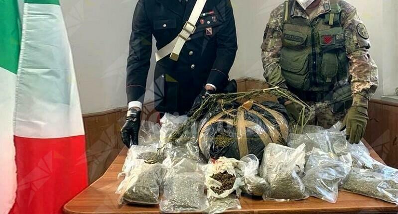 Rinvenuti a San Giovanni di Gerace 8 kg di marijuana e un fucile