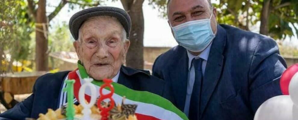 “Buon viaggio Cosimo!”. Il Sindaco Calabrese ricorda il nonno di Locri, scomparso a 108 anni