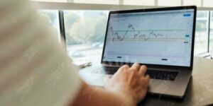 Investimenti finanziari: come giocare in borsa oggi tra variante omicron e rischio inflazione item-thumbnail