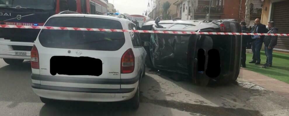 Incidente in pieno centro a Locri: tre auto coinvolte, ferita una donna