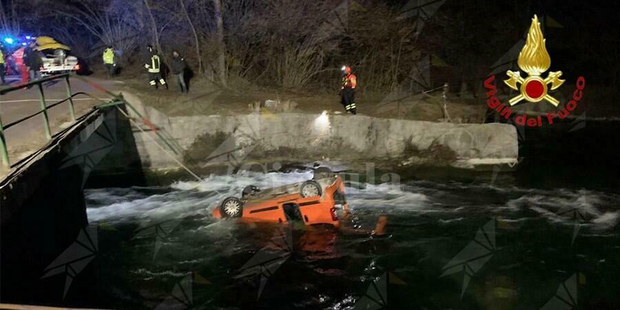 Perde il controllo dell’auto e finisce nel canale. Muore un ragazzo