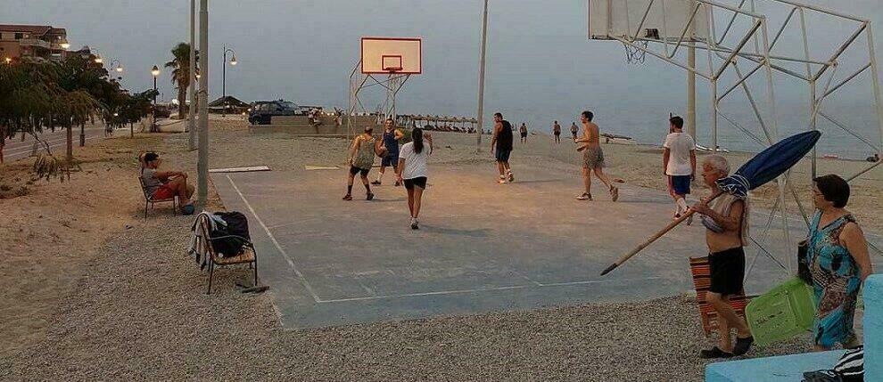 Caulonia, rubate due panchine nell’area sportiva sul lungomare