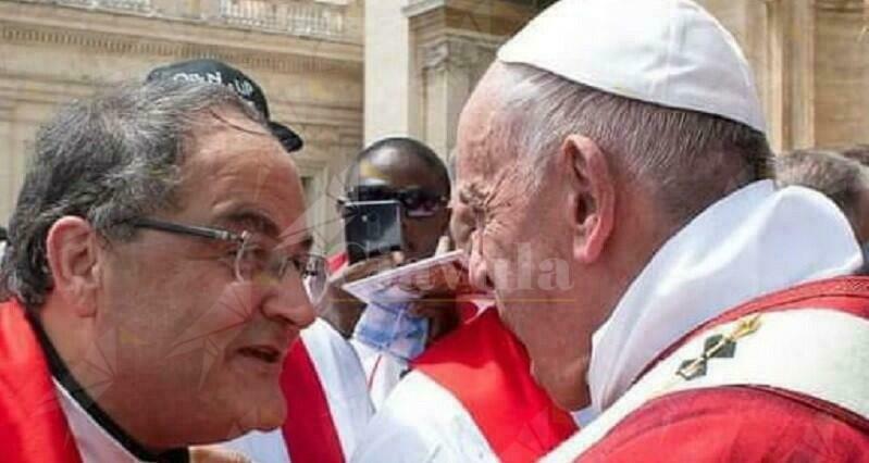 Il prete Francesco Carlino accusa il sindaco di Siderno di “sciacallaggio”