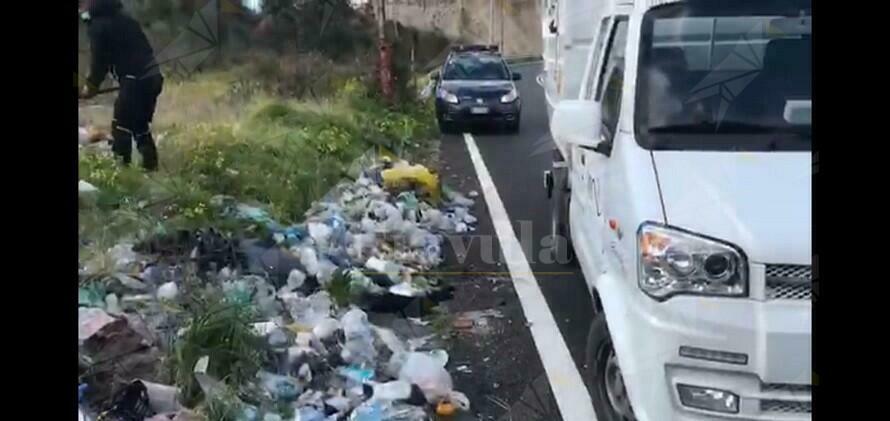 Gioiosa, Marina di Gioiosa e Roccella hanno bonificato la Sgc e la SS 106 dai rifiuti