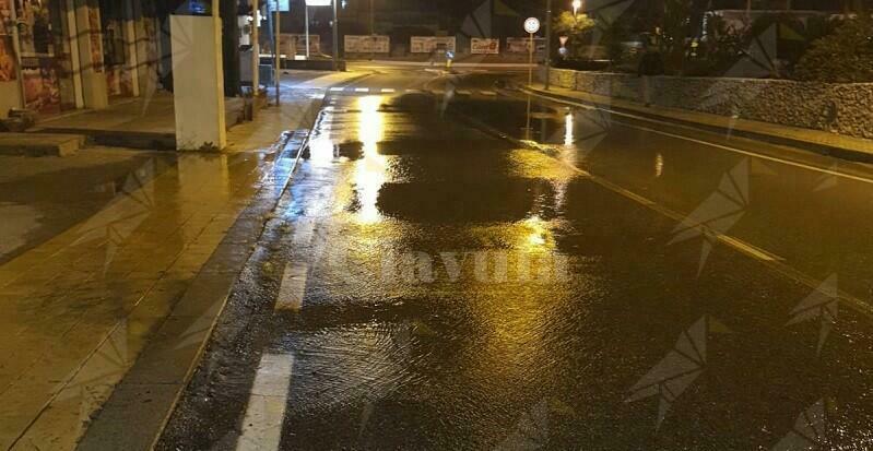 Caulonia: disagi in via Castelvetere, strada allagata