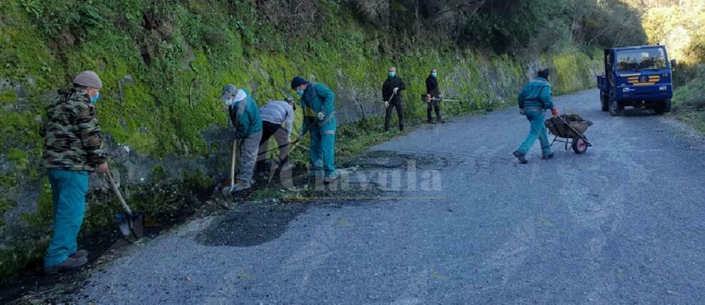 Caulonia, completati i lavori di pulizia e manutenzione delle strade di San Nicola-Pezzolo e Madonna dello Scoglio