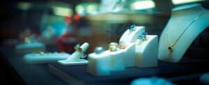 Colpo in una gioielleria nel cosentino: svaligiata la cassaforte e rubati diversi monili item-thumbnail