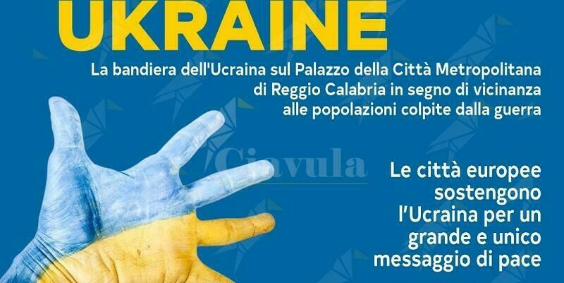 Reggio Calabria aderisce alla mobilitazione di Eurocities: la bandiera dell’Ucraina sulla facciata di Palazzo Alvaro