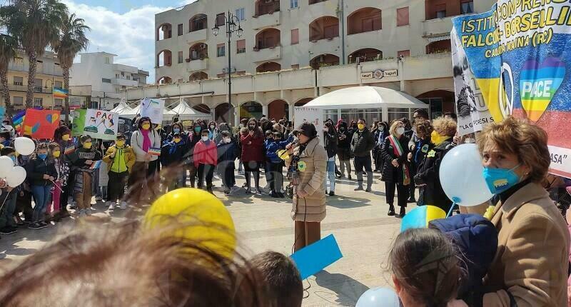 Le scuole di Caulonia marciano per la pace – fotogallery