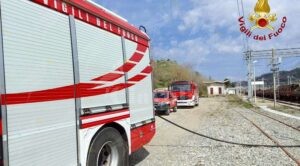 Vagone di un treno prende fuoco in Calabria, intervengono i vigili del fuoco item-thumbnail
