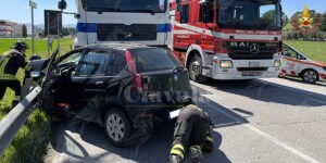 Scontro frontale auto – camion, interviene l’eliambulanza item-thumbnail