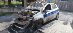 Incendiata l’auto della Polizia municipale di San Giorgio Morgeto. La solidarietà dell’Amministrazione di Siderno item-thumbnail