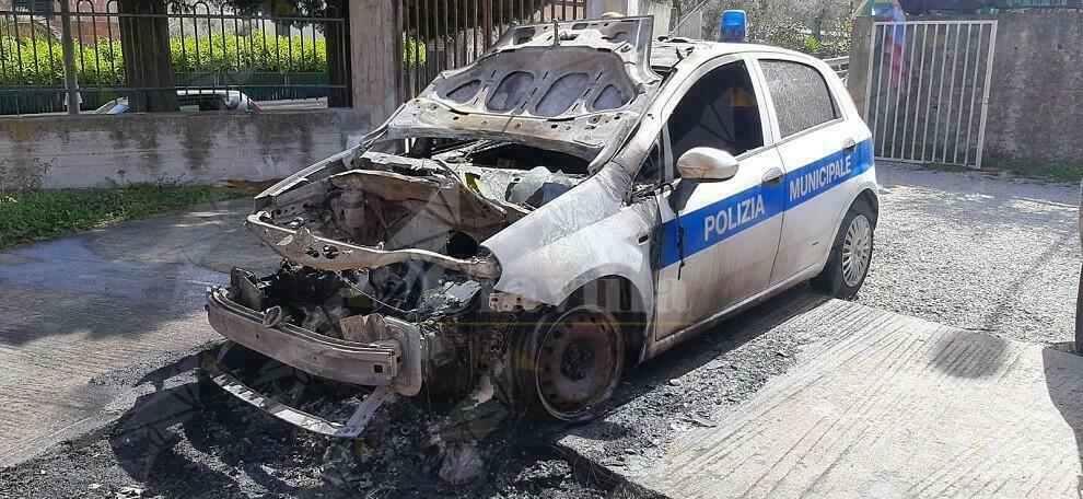 Incendiata l’auto della Polizia municipale di San Giorgio Morgeto. La solidarietà dell’Amministrazione di Siderno
