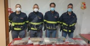 In auto con 21 kg di cocaina, scattano le manette per un uomo calabrese item-thumbnail