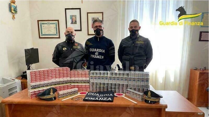 Maxi sequestro di sigarette di contrabbando in Calabria, un arresto