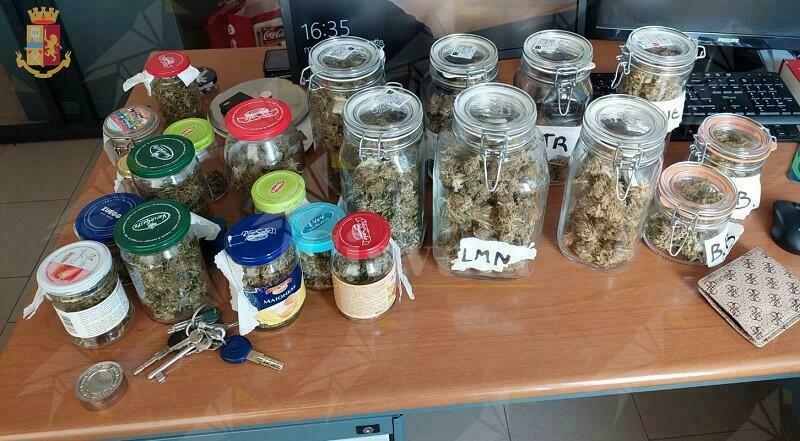 Nasconde in casa 500 grammi di marijuana, arrestato