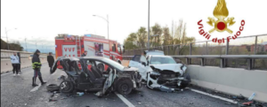 Maxi tamponamento tra 9 auto: 13 feriti, 3 in gravi condizioni item-thumbnail