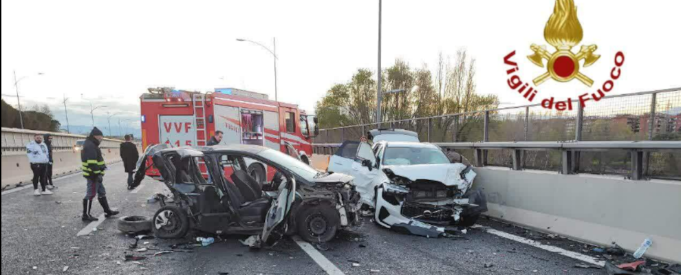 Maxi tamponamento tra 9 auto: 13 feriti, 3 in gravi condizioni