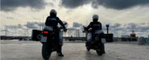 Motociclista a folle velocità sul lungomare di Crotone incurante dei passanti. La polizia lo arresta item-thumbnail