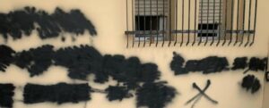 A Roccabernarda scritte ingiuriose sulle mura del comune item-thumbnail