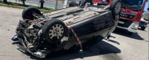 Auto si ribalta sulla Statale 106, muore una donna di 53 anni item-thumbnail