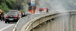 Camioncino prende fuoco sulla SGC Ionio-Tirreno item-thumbnail