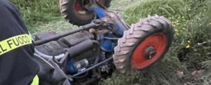 Trattore si ribalta, morto un uomo nel catanzarese item-thumbnail