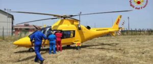 Finisce in una scarpata dopo un pauroso volo di 25 metri: soccorso un centauro in Calabria item-thumbnail