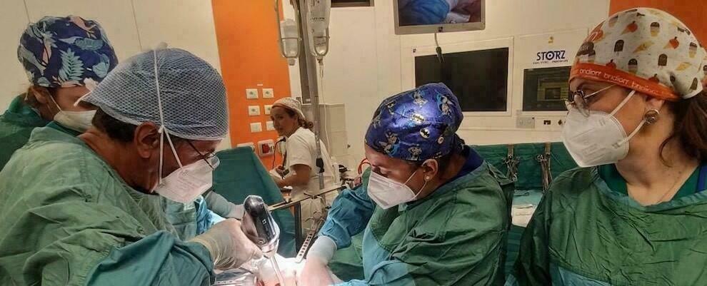 Tumore dell’intestino: per la prima volta in Calabria effettuato un intervento chirurgico innovativo