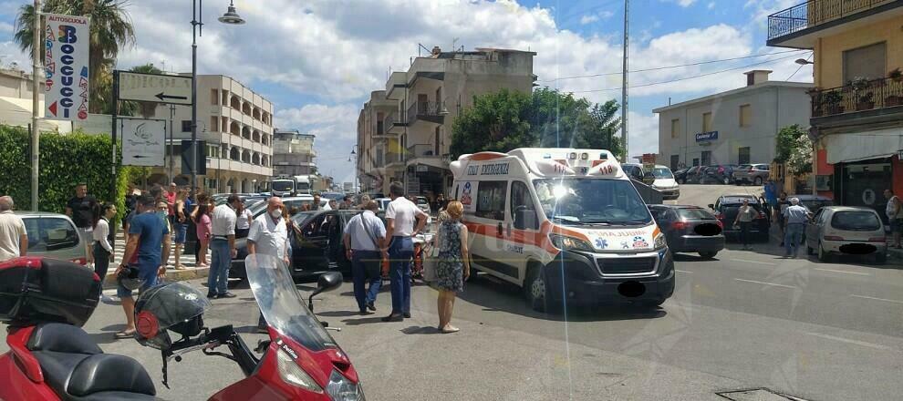 Caulonia, dodicenne cade dal motorino