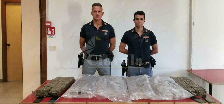 Pluripregiudicato calabrese beccato in auto con 30 kg di droga, arrestato