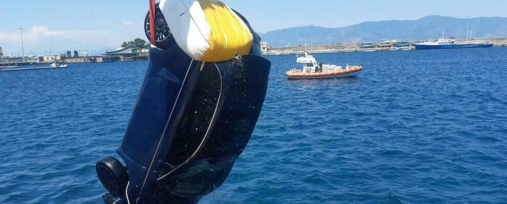 Finisce con l’auto in mare, salvato un uomo al porto di Reggio Calabria