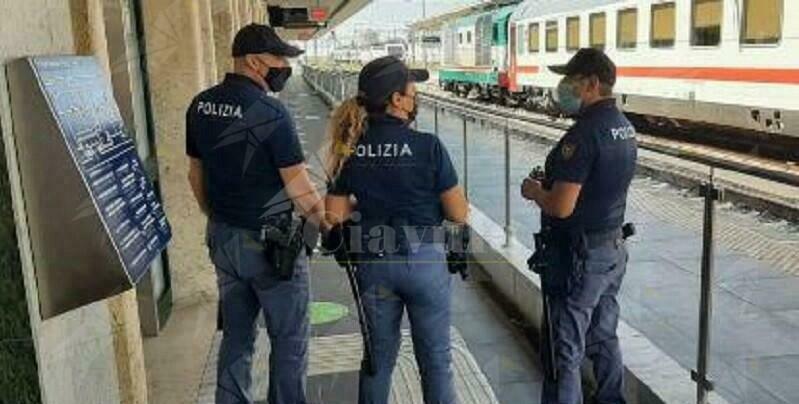 Ricercato per rapina arrestato su un treno a Locri