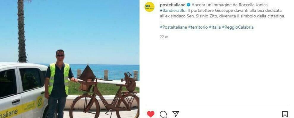 I portalettere di Poste Italiane immortalati nelle località bandiere blu della Locride