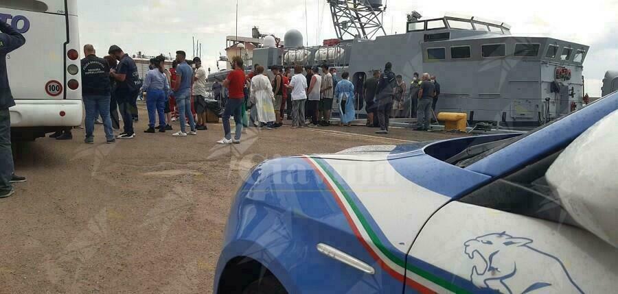 Sbarco di migranti, fermati in Calabria tre presunti scafisti