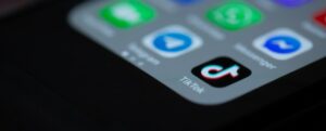 Fugge dalla Toscana per andare in Calabria a incontrare una ragazza conosciuta su TikTok: ritrovato minorenne scomparso item-thumbnail