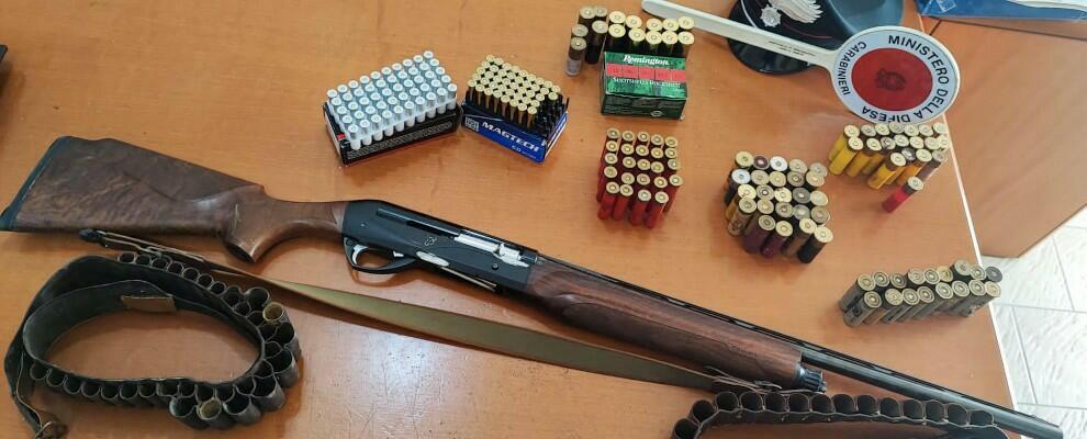 Nasconde un fucile e svariate munizioni in casa della zia, scatta l’arresto per un calabrese
