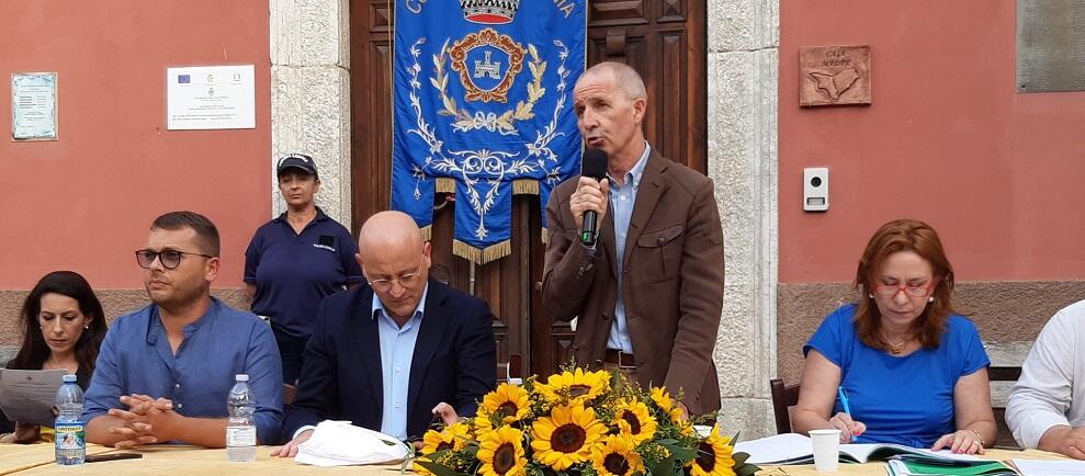 Il sindaco di Caulonia: “Ecco tutta la verità su rupe Maietta”. E su Sogert: “Ha danneggiato l’immagine del paese” – video