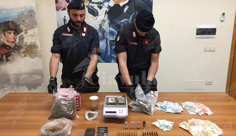 Calabria: Detiene in casa hashish e marijuana, 30enne finisce in manette