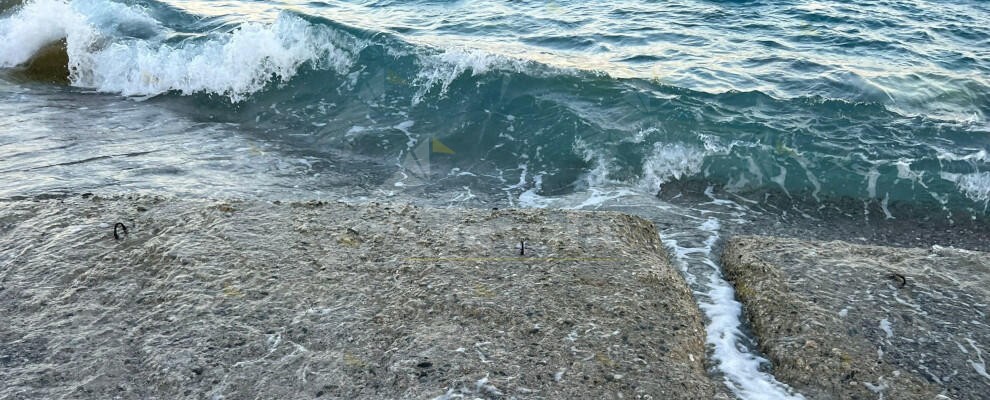 Caulonia: spuntano pericolosi ferri in riva al mare