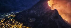 Vasto incendio in corso tra Stilo, Pazzano e Bivongi: canadair in azione item-thumbnail