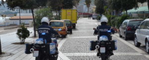 Tavoli e sedie abusivi su suolo pubblico: sanzionato il titolare di un locale sul lungomare di Crotone item-thumbnail