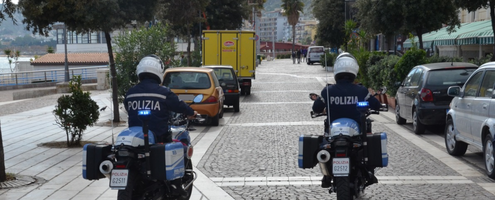 Tavoli e sedie abusivi su suolo pubblico: sanzionato il titolare di un locale sul lungomare di Crotone