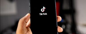 “Spari con fucili e pistole come se fosse Capodanno”: tiktoker di Africo promuove un falso evento e viene denunciato item-thumbnail